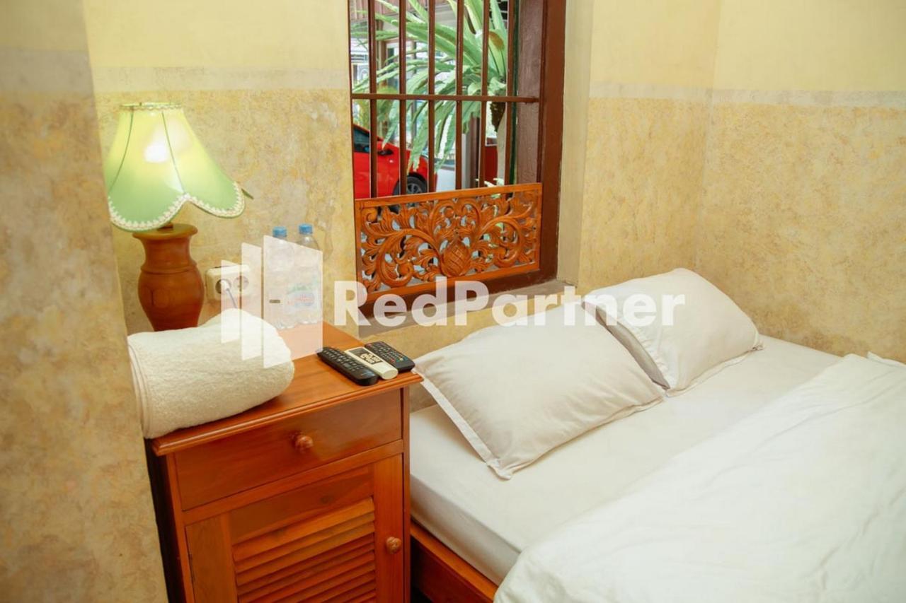 Hotel Flamboyan Asri Syariah Mitra Reddoorz Near Kampung Inggris Pare Exterior foto