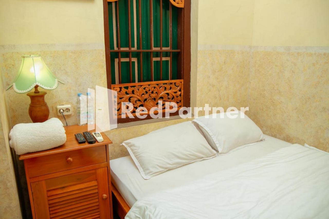 Hotel Flamboyan Asri Syariah Mitra Reddoorz Near Kampung Inggris Pare Exterior foto