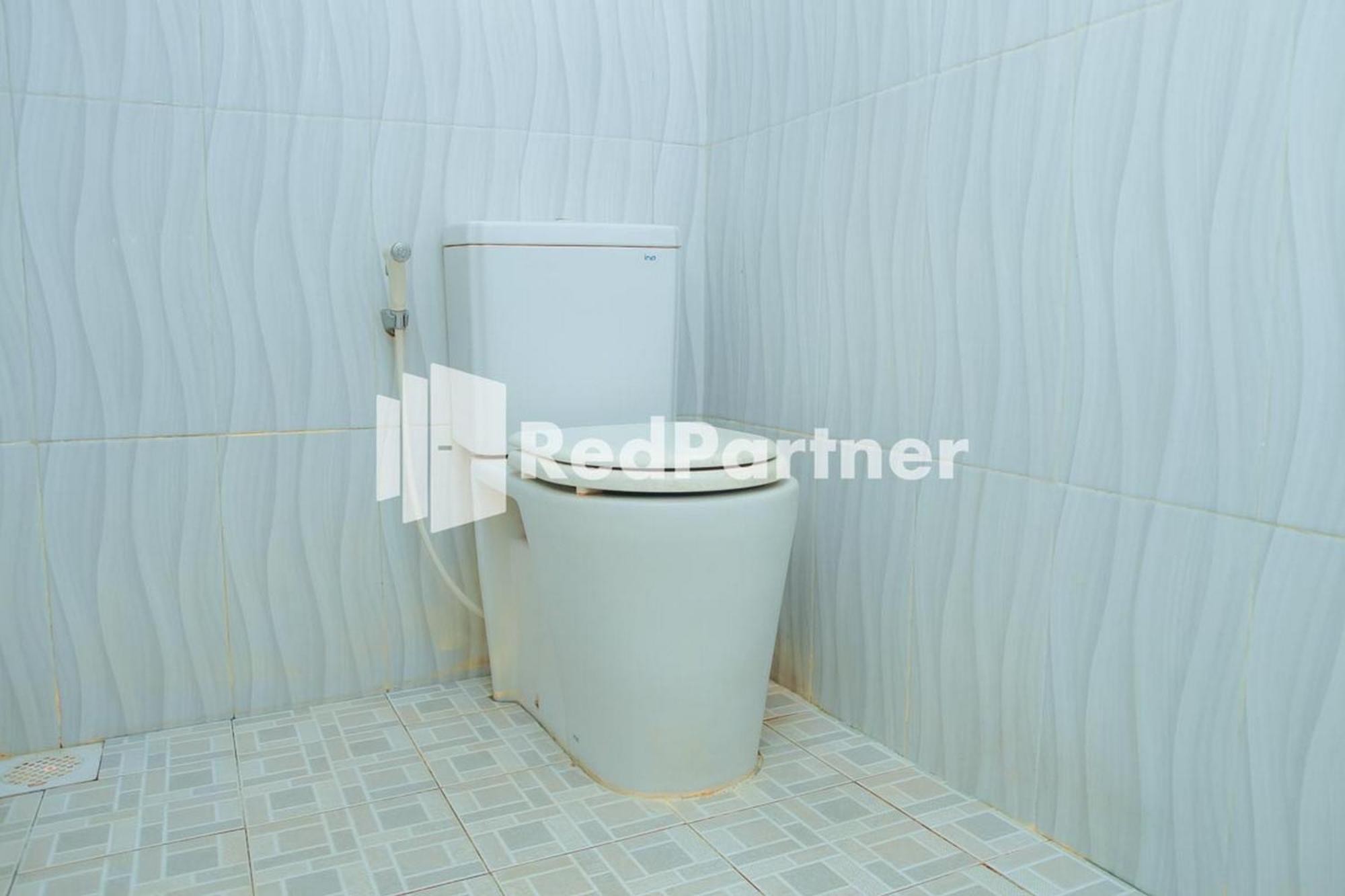 Hotel Flamboyan Asri Syariah Mitra Reddoorz Near Kampung Inggris Pare Habitación foto